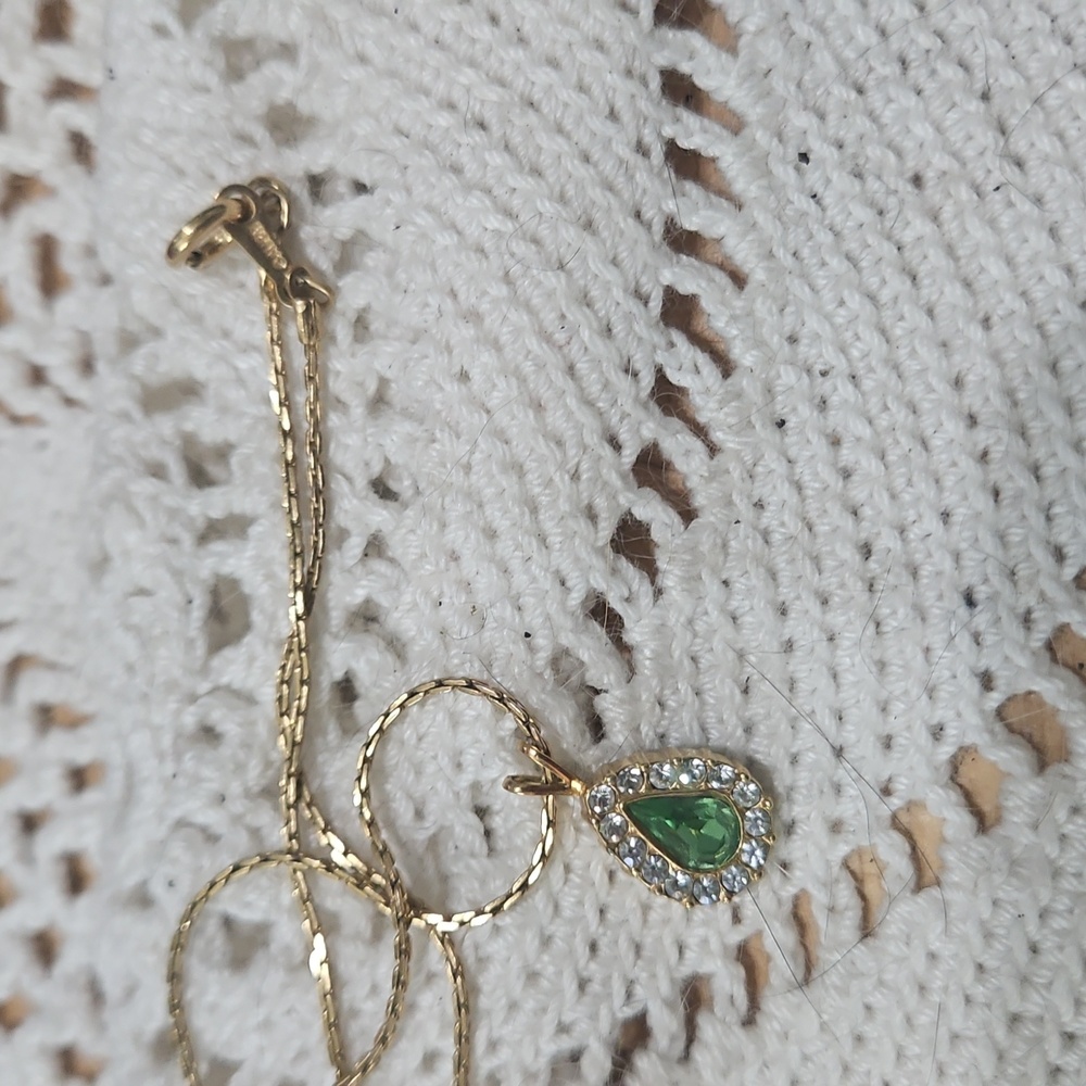 Avon Gold Necklace with Green Teardrop Pendant - Picture 3 of 4